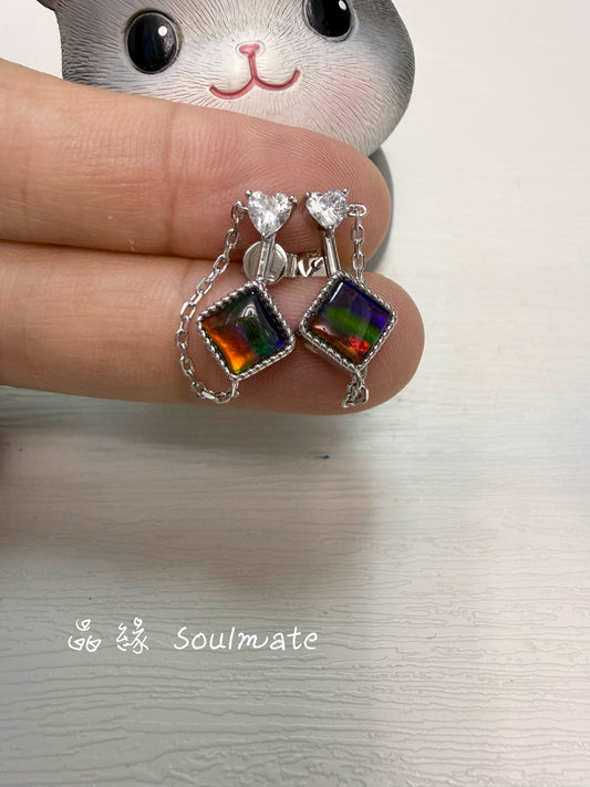 斑彩石耳釘 （石6mm)