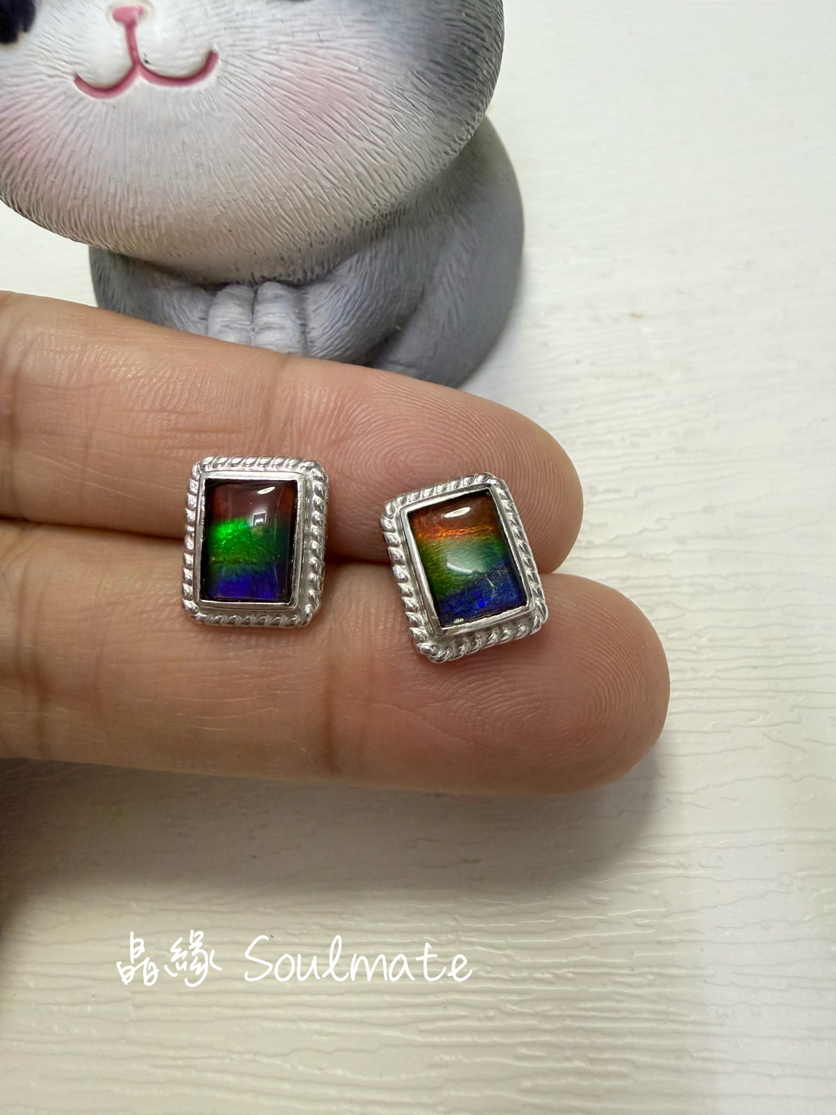 斑彩石耳環（石6x8mm)